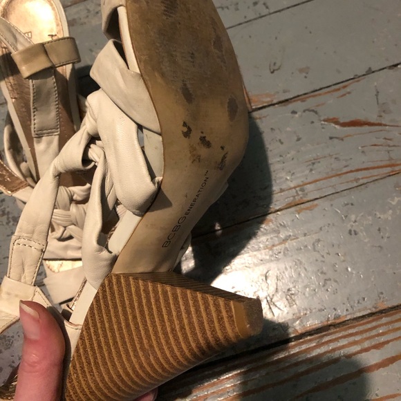 Cream white & gold footpad wood wedge heels bcbg generation - Picture 3 of 5